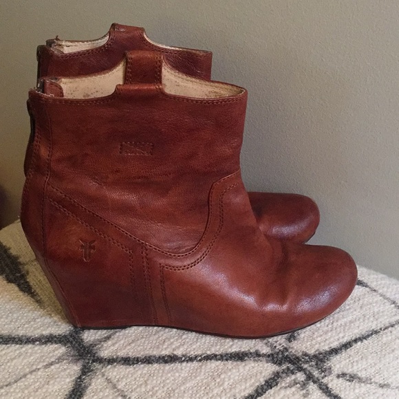 frye women's carson wedge bootie